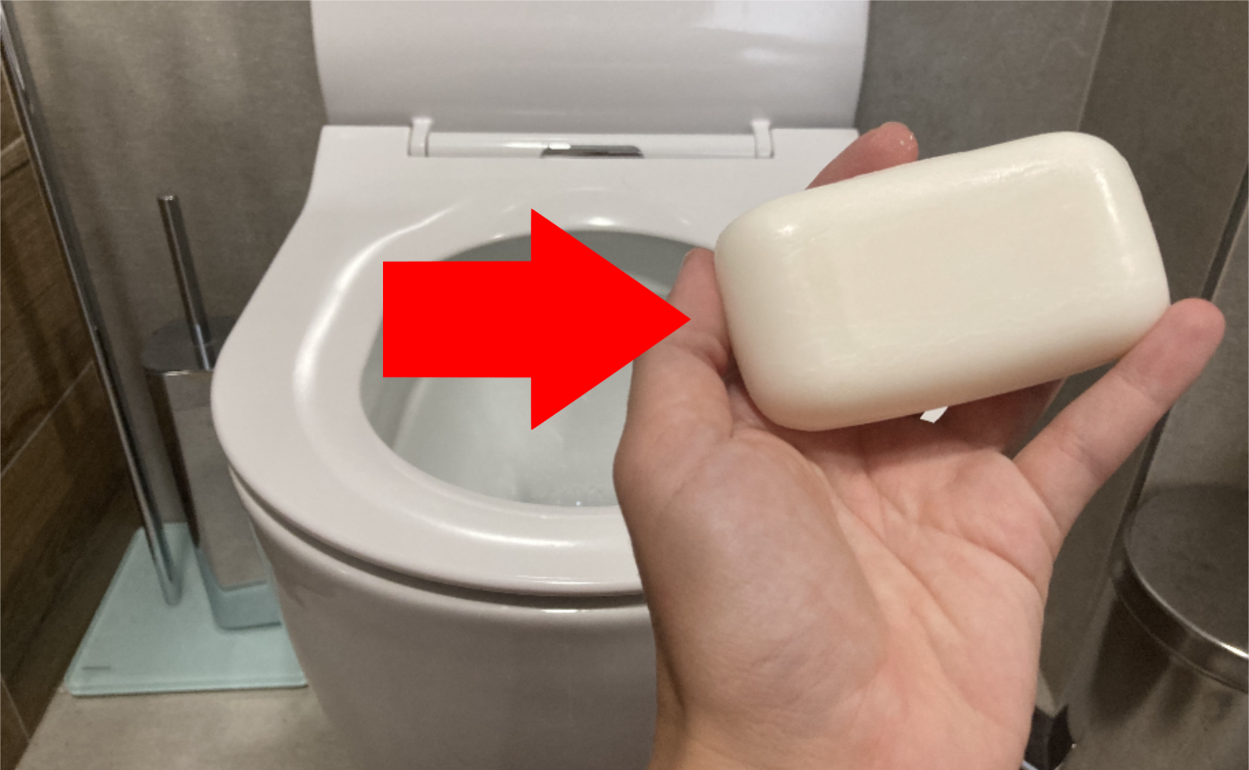 Pon una esponja en la manguera de la ducha y ocurrirá un milagro: ¡lamento que no conocieras este truco antes!