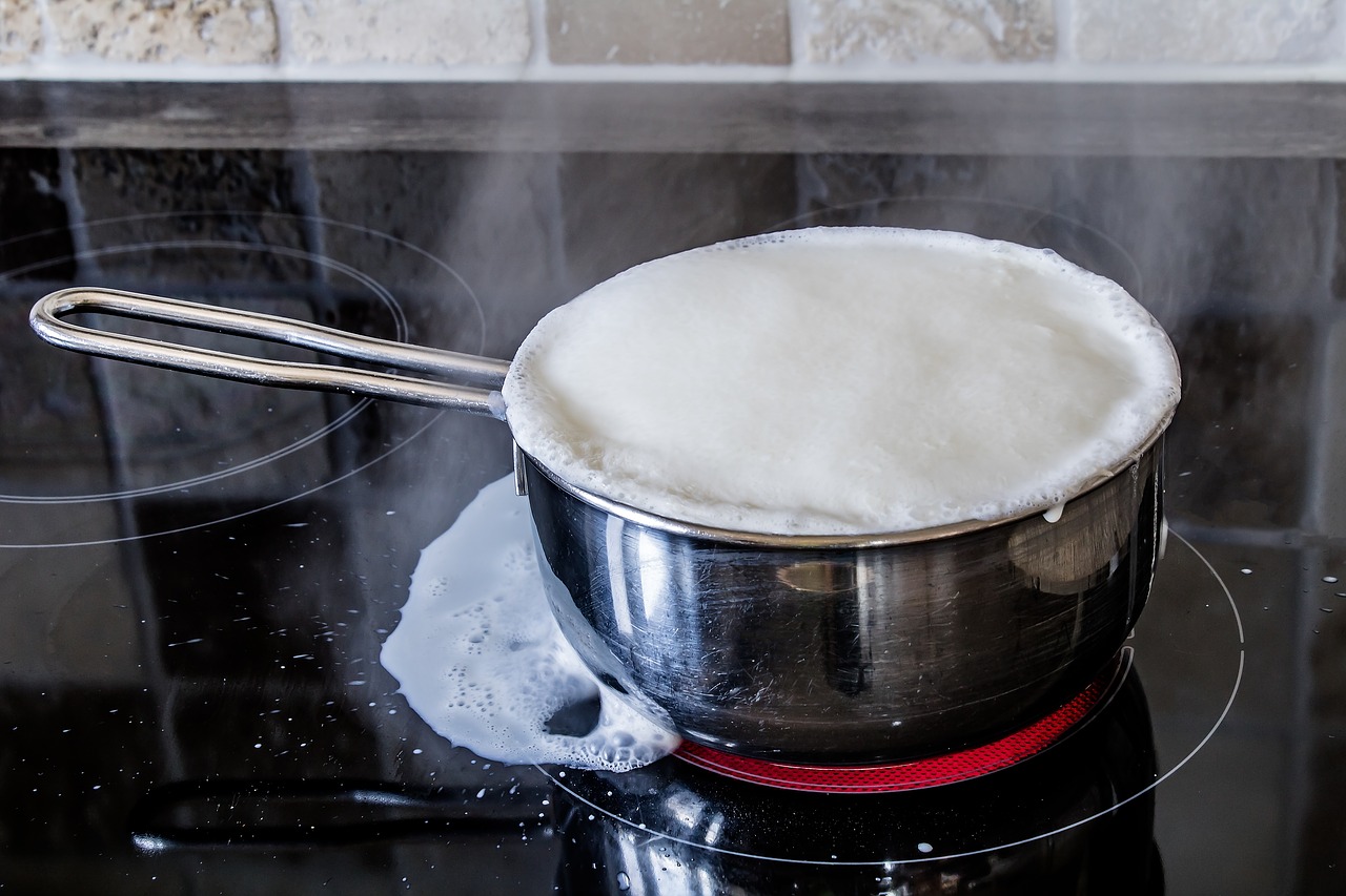 Cualquiera que conozca estos trucos no podrá solucionar un fregadero atascado, hormigas o malas hierbas durante todo el año: ¡la sal de cocina barata puede solucionarlo!